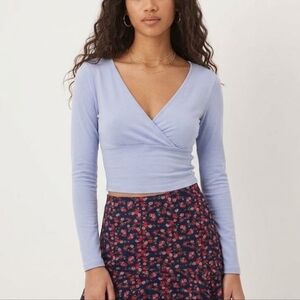 Hollister | Cropped Long Sleeve Seamless Wrap Top in Light Blue | Size Small